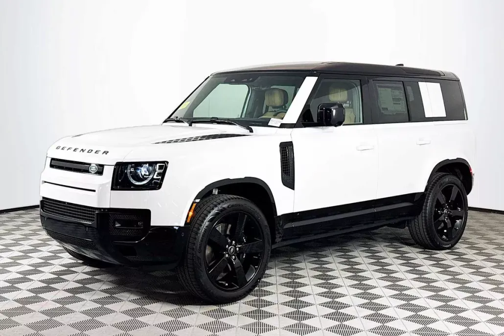 2025 Land Rover Defender 110 V8 photo 1