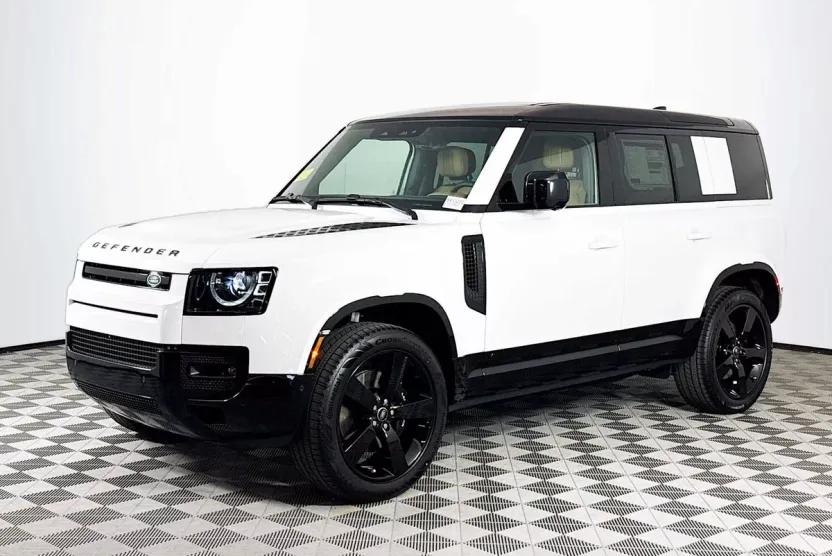 2025 Land Rover Defender 110 V8 photo 1