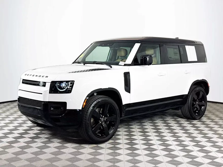 2025 Land Rover Defender 110 V8 photo 1