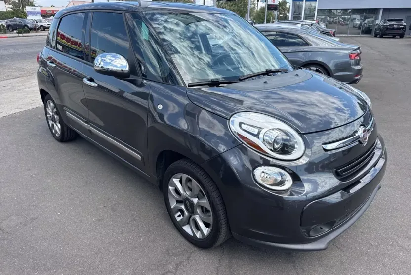 2017 Fiat 500L Lounge photo 1