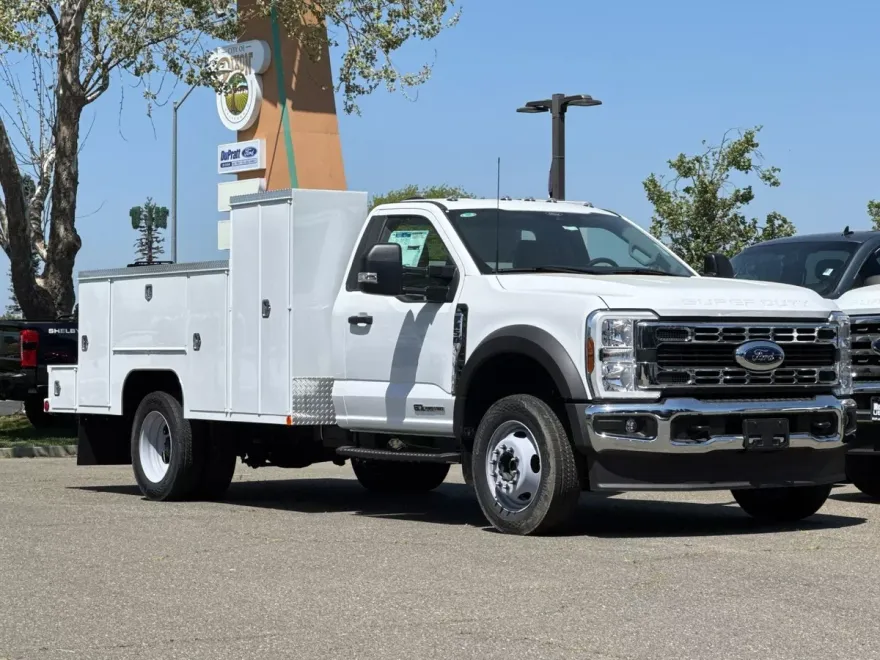 2024 Ford F-450 photo 1