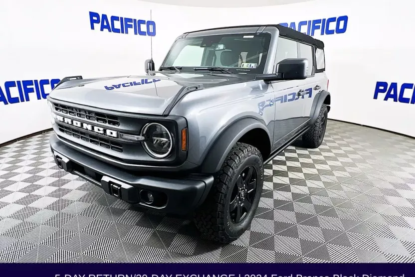 2024 Ford Bronco Black Diamond photo 1