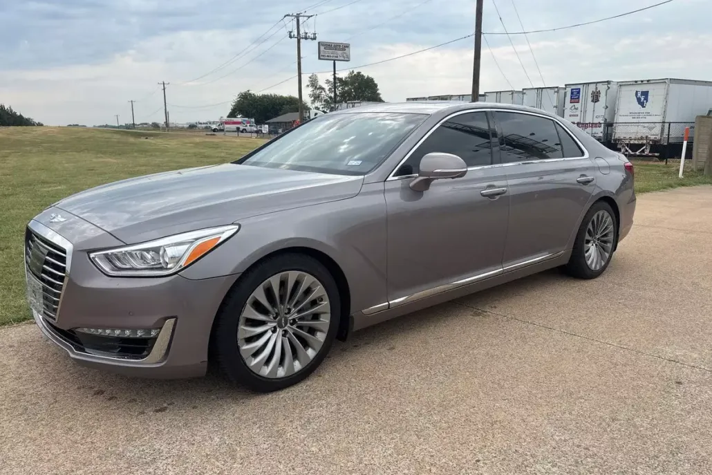 2018 Genesis G90 5.0 Ultimate photo 1