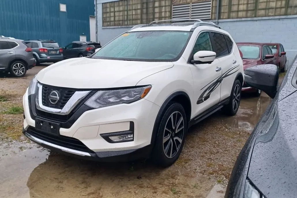 2018 Nissan Rogue SL photo 1