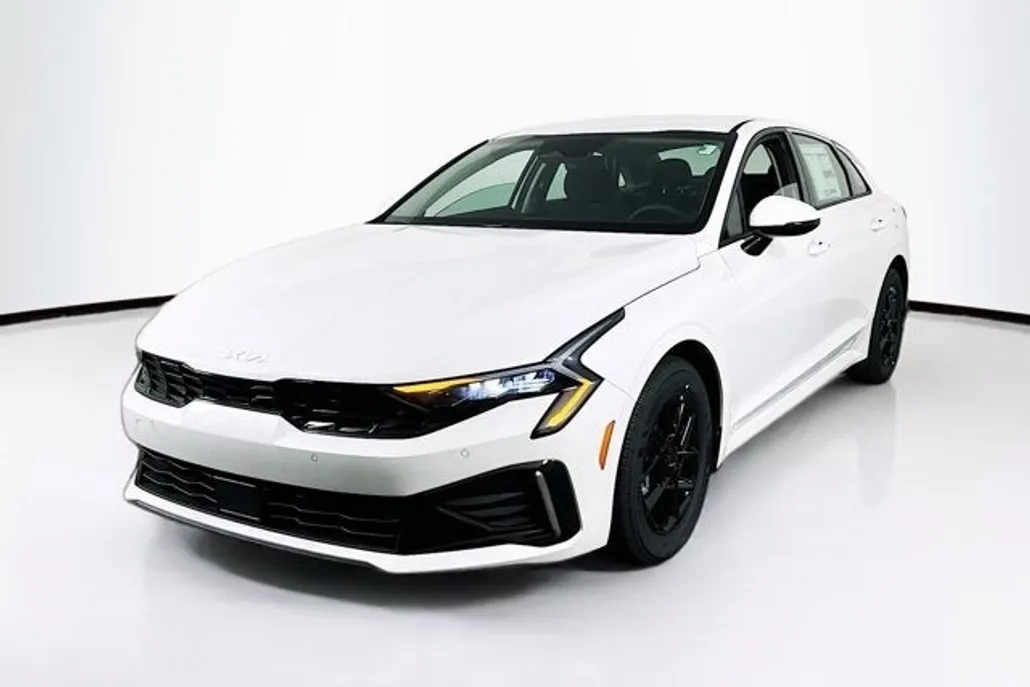 2025 Kia K5 LXS photo 1