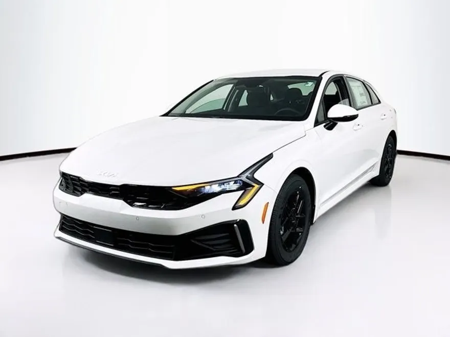 2025 Kia K5 LXS photo 1