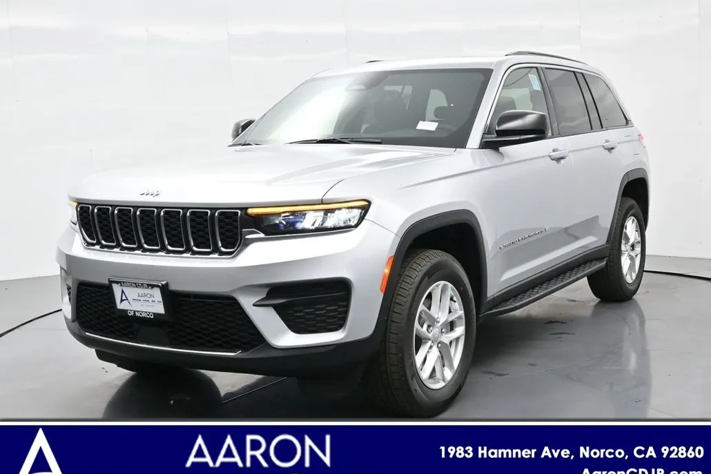 2025 Jeep Grand Cherokee Laredo photo 1