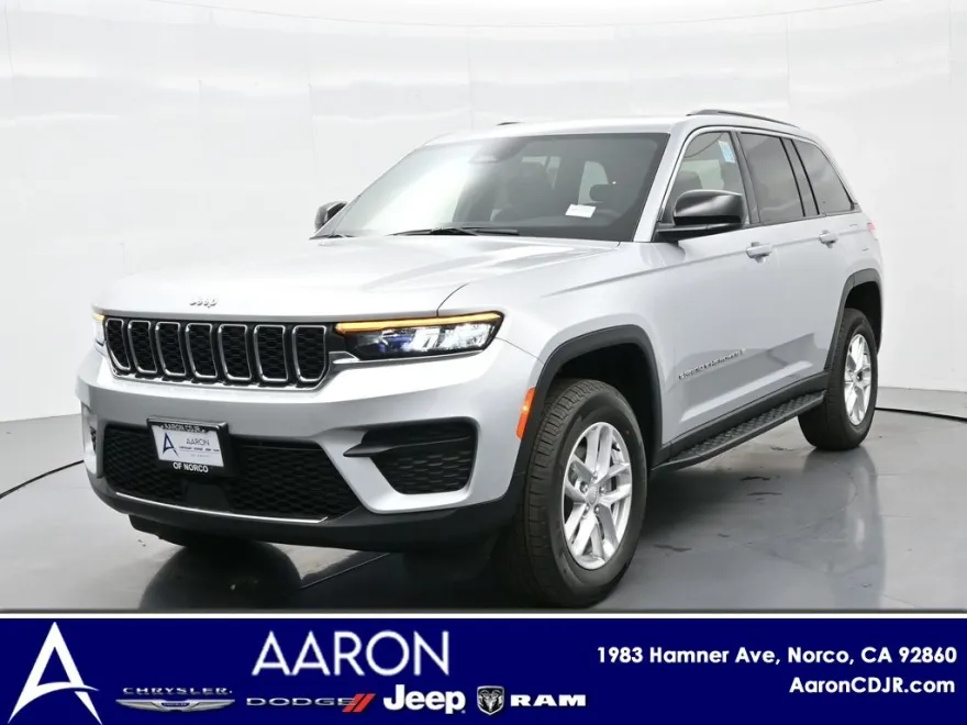 2025 Jeep Grand Cherokee Laredo photo 1