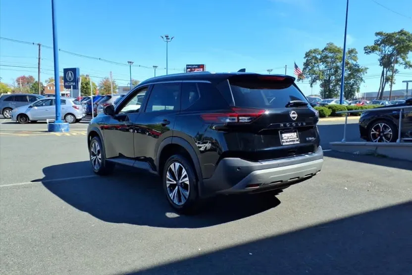 2022 Nissan Rogue SV photo 1