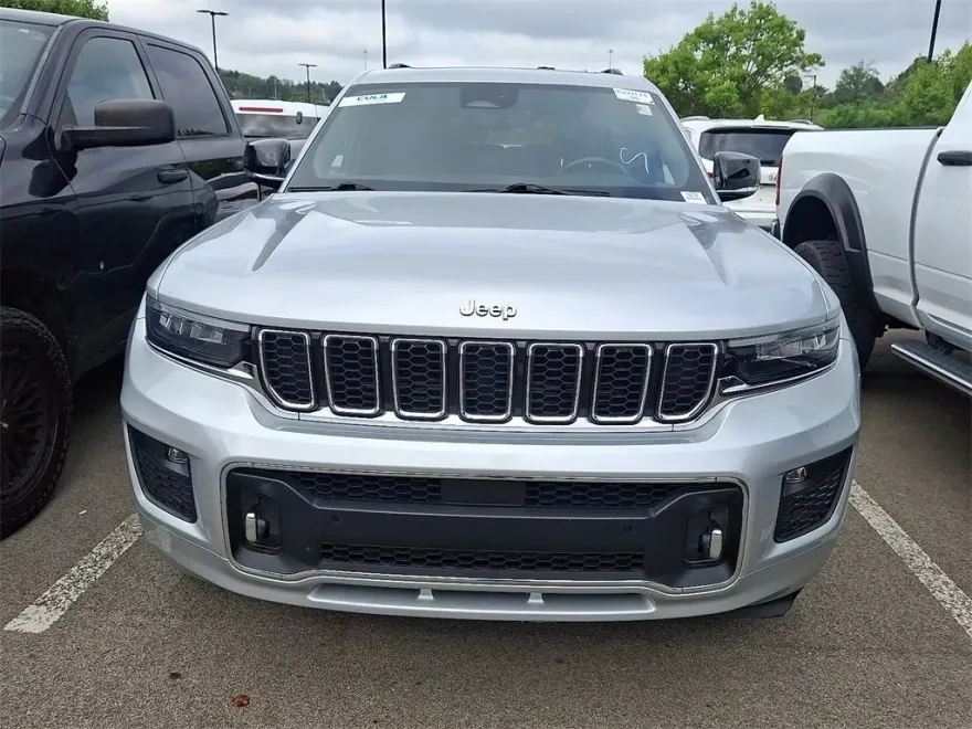2022 Jeep Grand Cherokee Overland photo 1