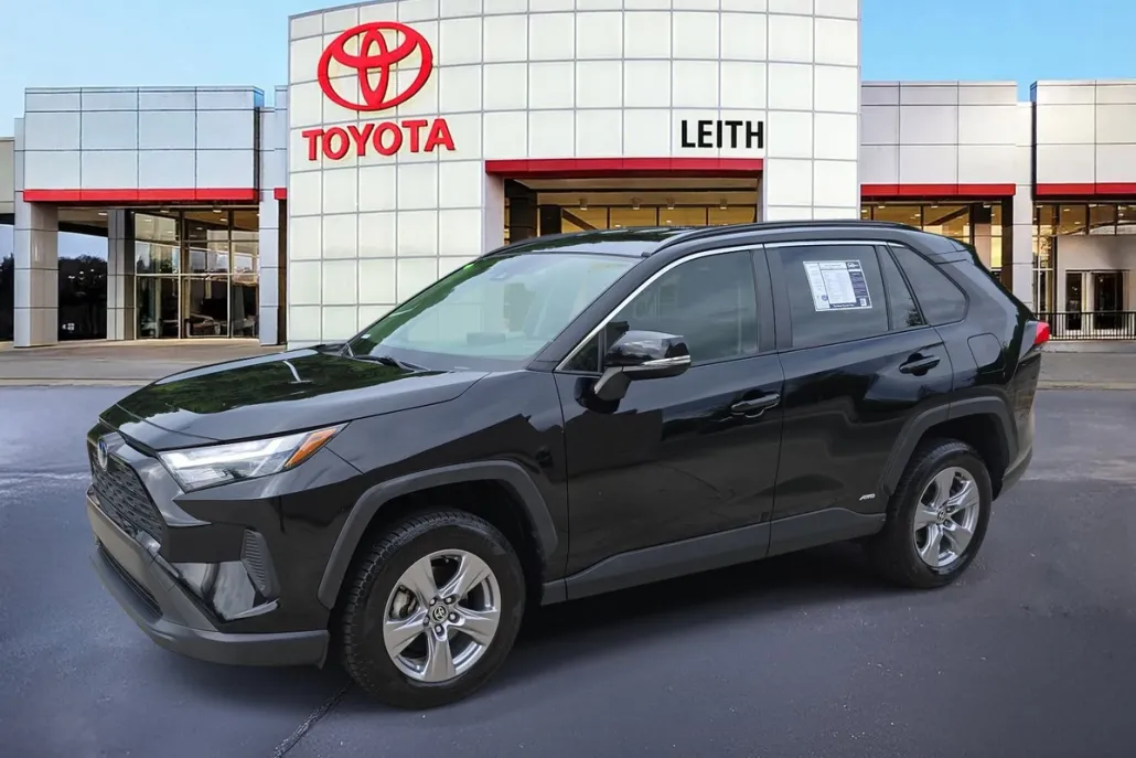 2022 Toyota RAV4 Hybrid XLE photo 1