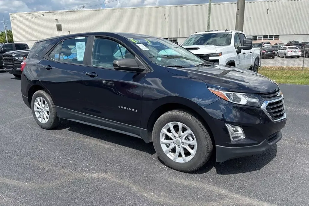 2021 Chevrolet Equinox LS photo 1