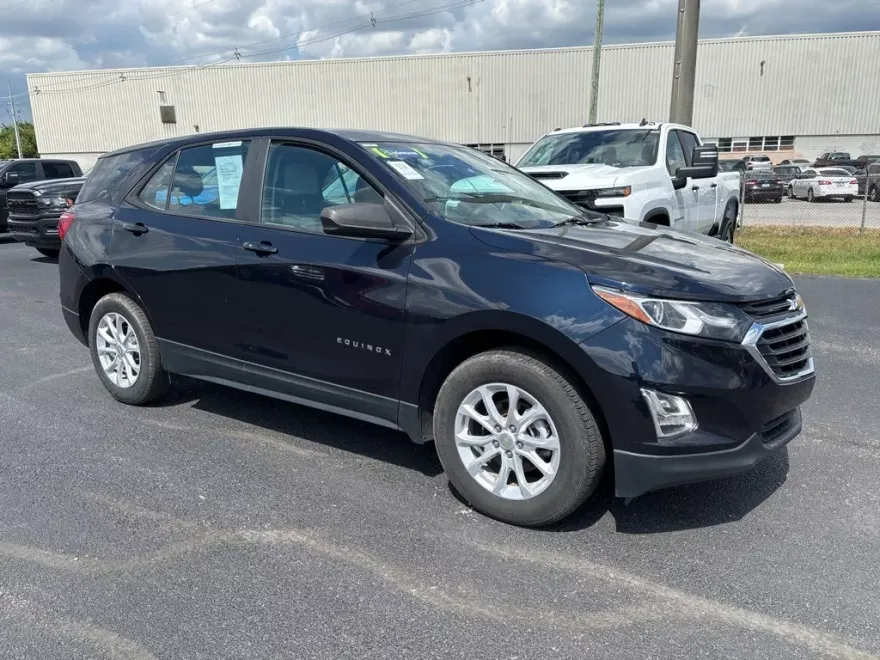 2021 Chevrolet Equinox LS photo 1