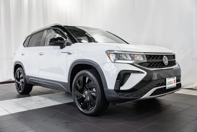 2024 Volkswagen Taos SE photo 1