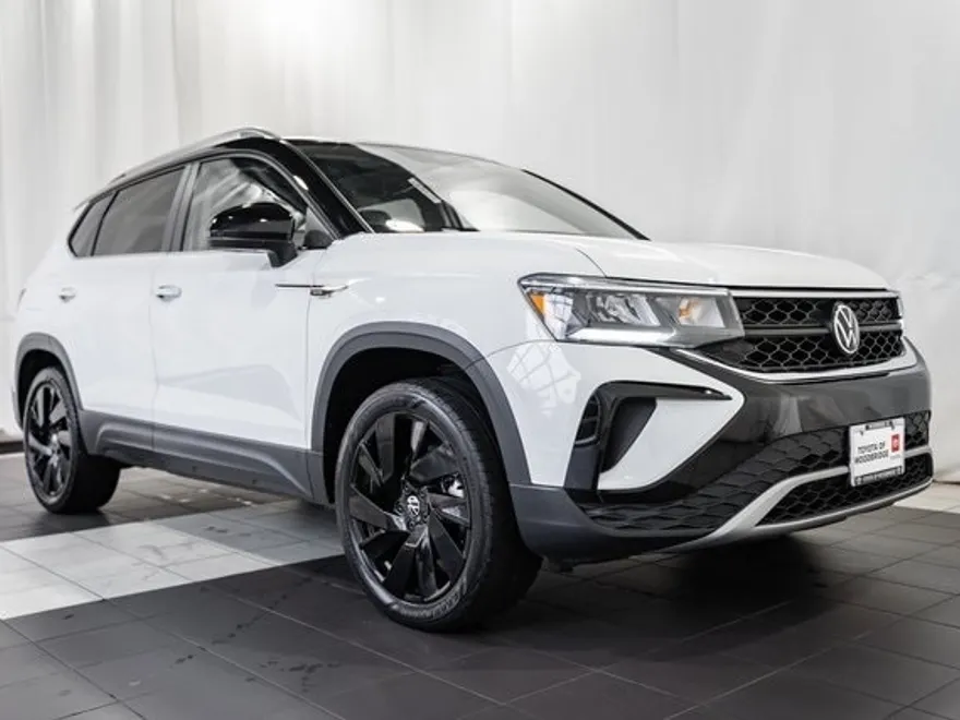 2024 Volkswagen Taos SE photo 1