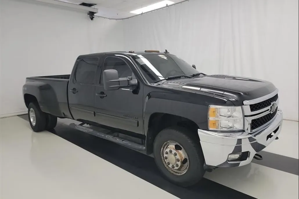 2011 Chevrolet Silverado 3500HD LTZ photo 1