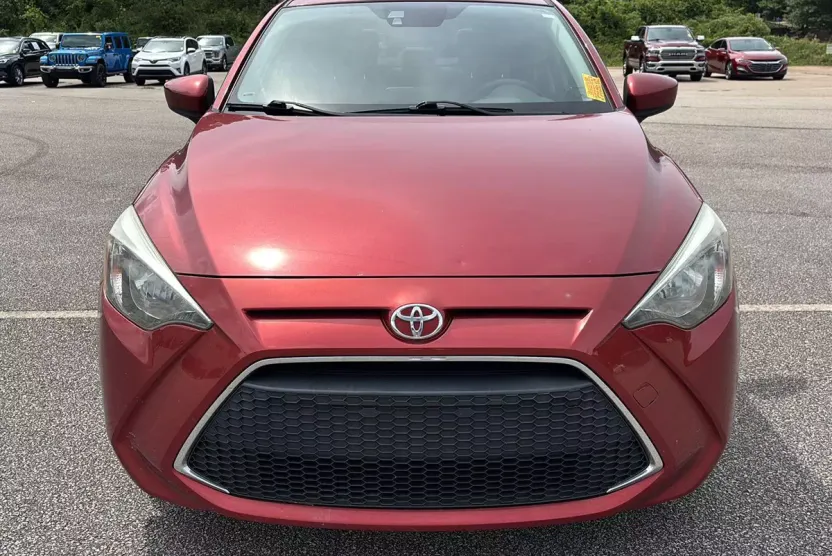 2019 Toyota Yaris L photo 1