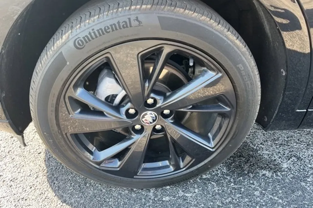 2023 Buick Envision Essence photo 1