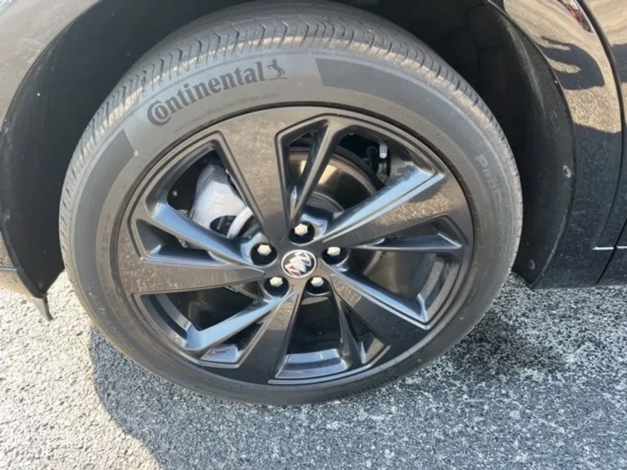 2023 Buick Envision Essence photo 1