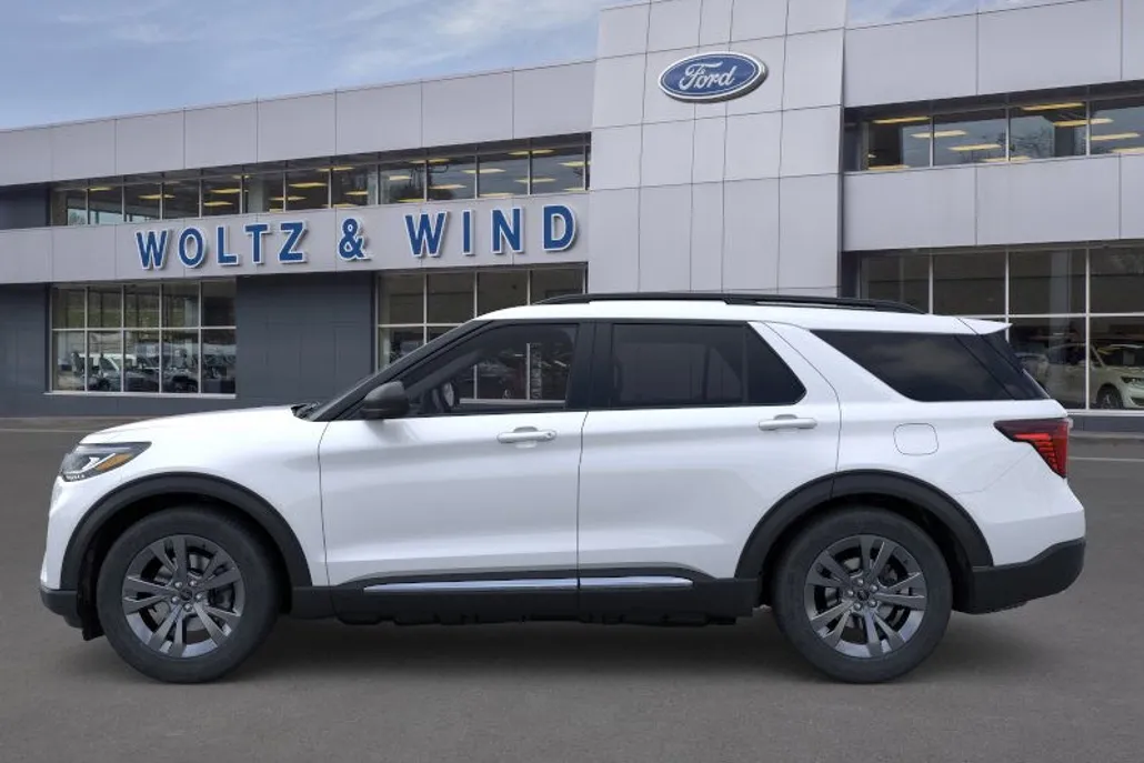 2025 Ford Explorer photo 1