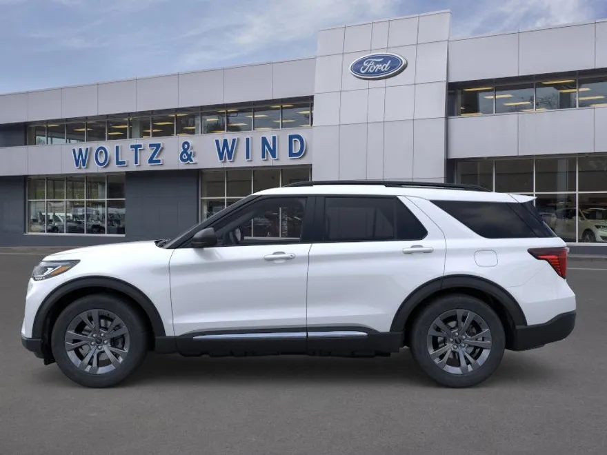 2025 Ford Explorer photo 1
