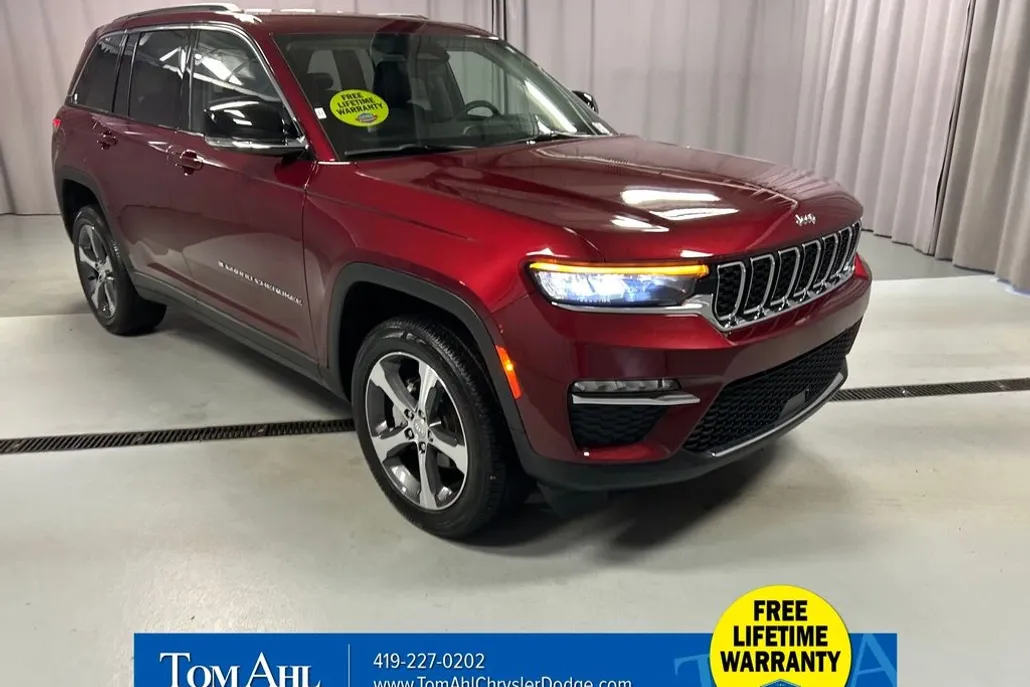 2023 Jeep Grand Cherokee Limited photo 1