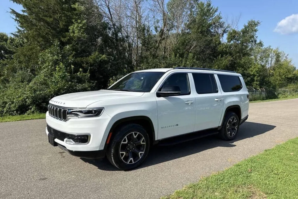 2024 Jeep Wagoneer L Series III photo 1
