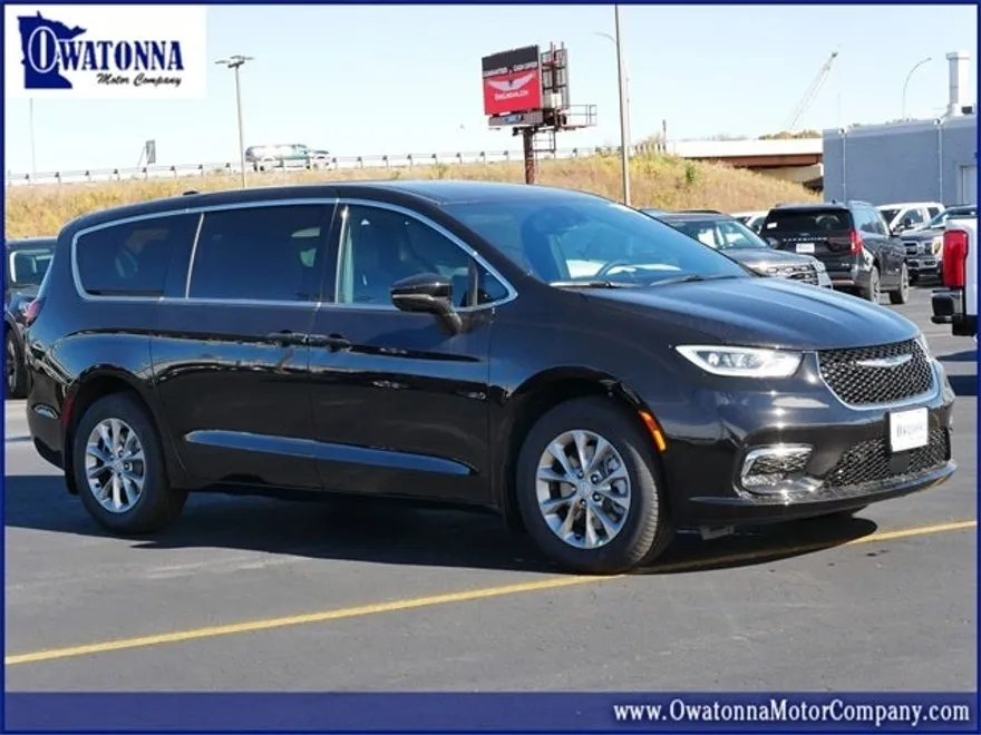 2026 Chrysler Pacifica photo 1