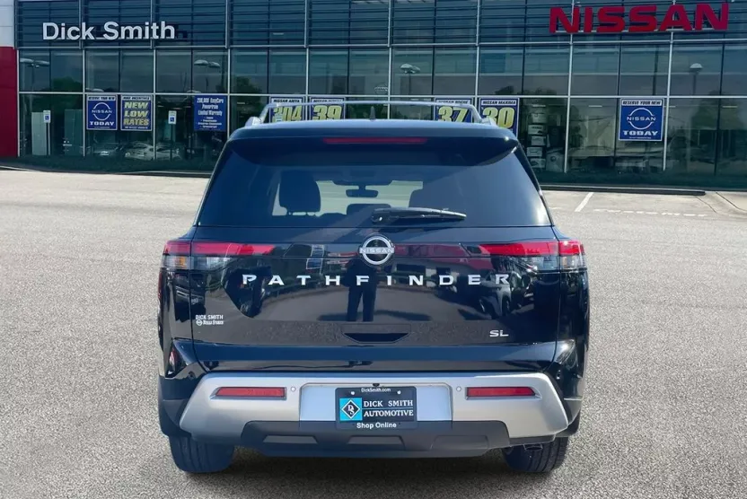 2025 Nissan Pathfinder SL photo 1