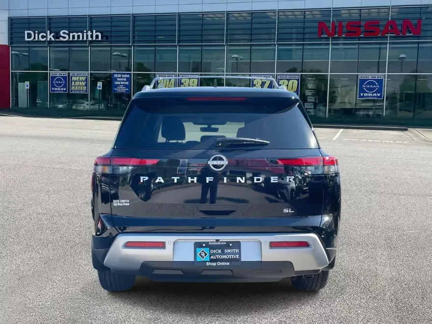 2025 Nissan Pathfinder SL photo 1