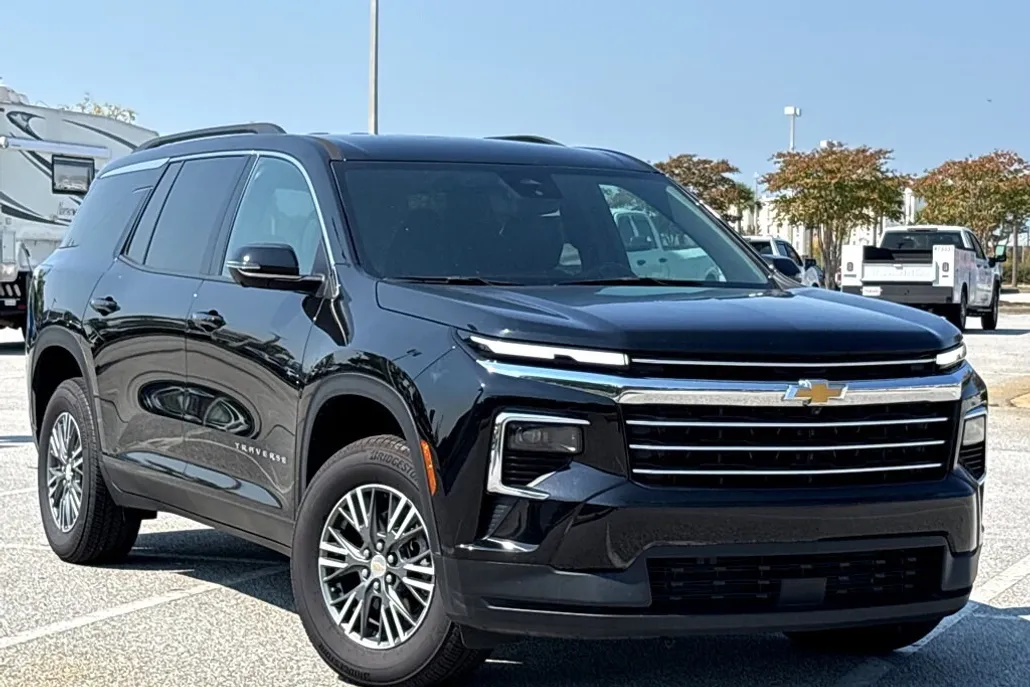 2024 Chevrolet Traverse photo 1