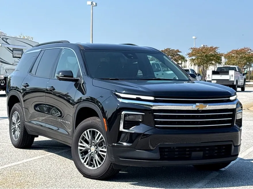 2024 Chevrolet Traverse photo 1