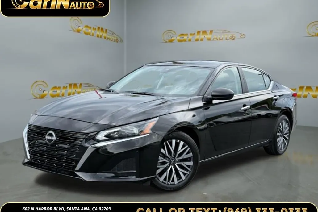 2025 Nissan Altima SV photo 1