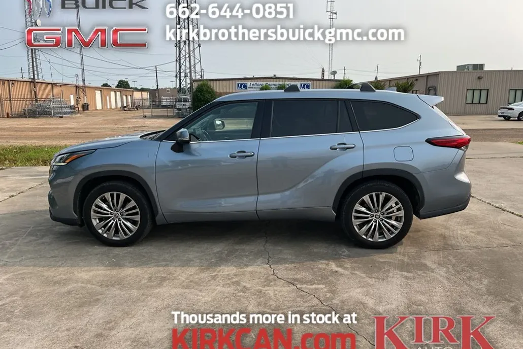 2022 Toyota Highlander Platinum photo 1
