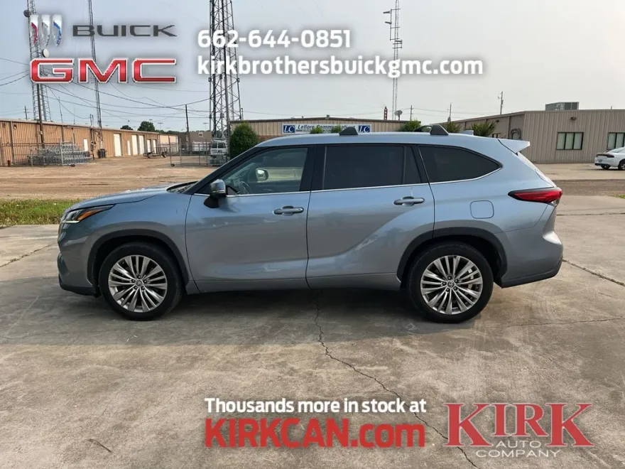 2022 Toyota Highlander Platinum photo 1