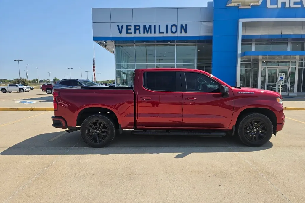 2024 Chevrolet Silverado 1500 RST photo 1