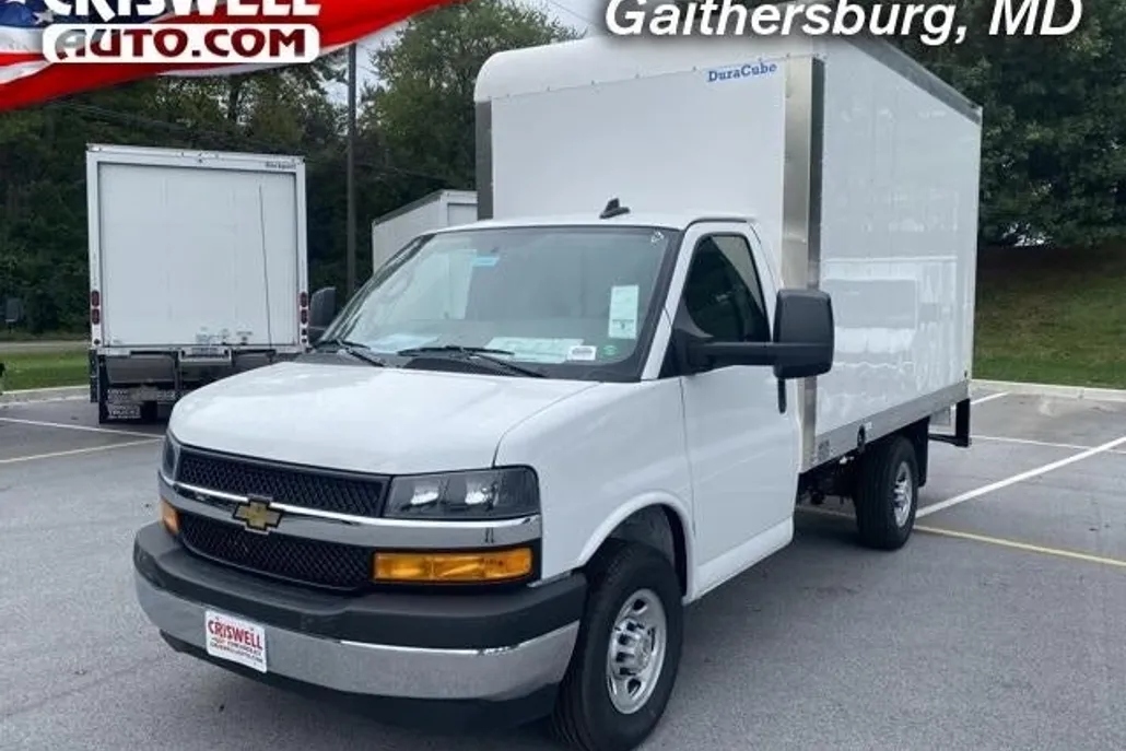 2025 Chevrolet Express 3500 Work Van Cutaway photo 1