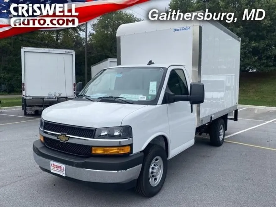 2025 Chevrolet Express 3500 Work Van Cutaway photo 1