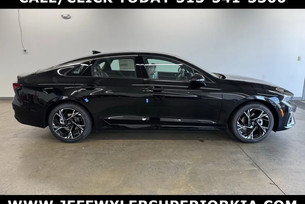 2026 Kia K5 GT-Line photo 1