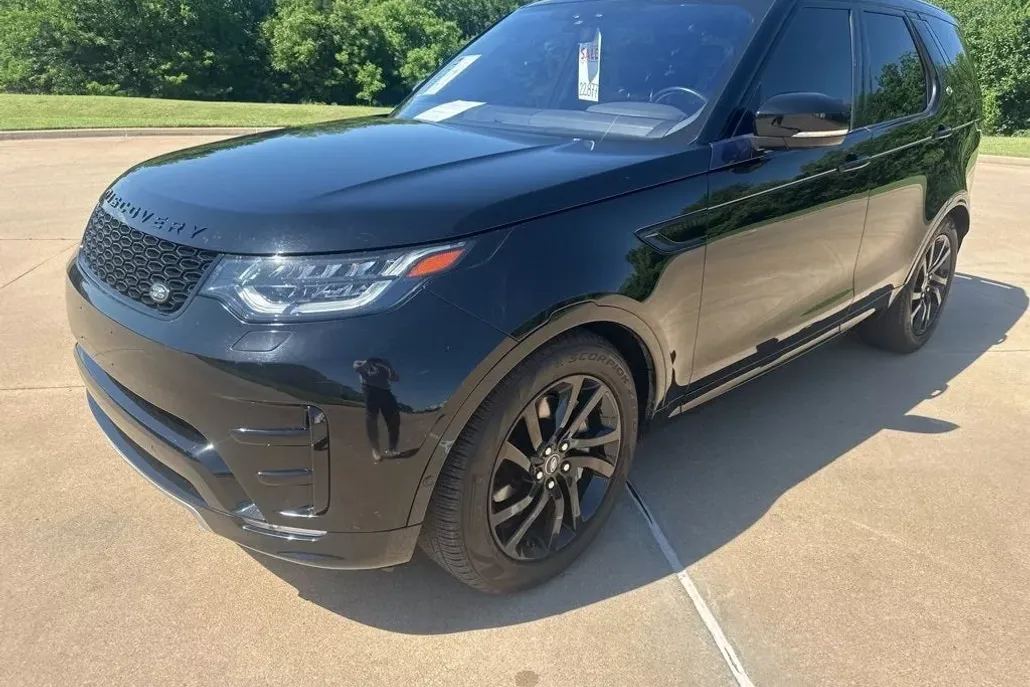2020 Land Rover Discovery Landmark photo 1