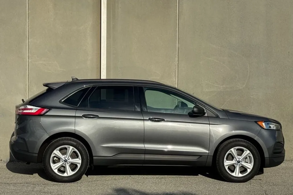 2022 Ford Edge SE photo 1