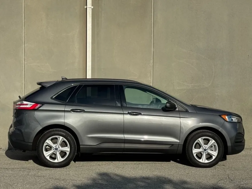 2022 Ford Edge SE photo 1