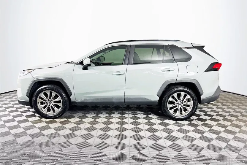 2020 Toyota RAV4 XLE Premium photo 1