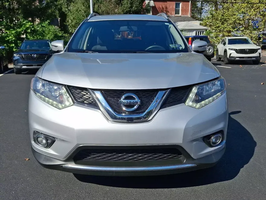 2016 Nissan Rogue AWD SV photo 1