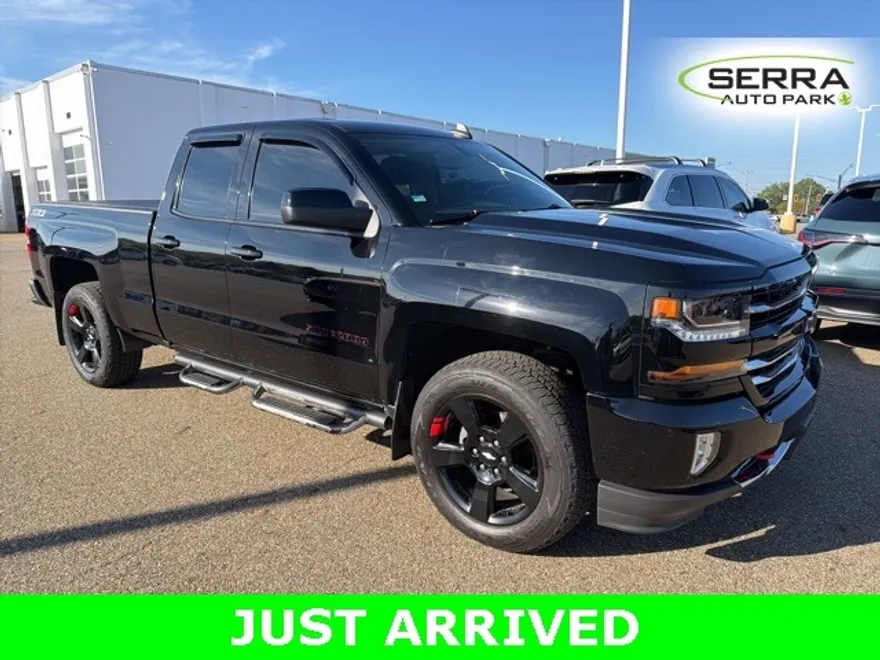 2017 Chevrolet Silverado 1500 LT photo 1