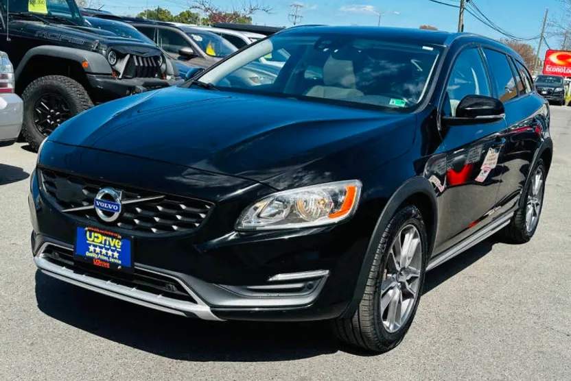 2015 Volvo V60 Cross Country T5 photo 1