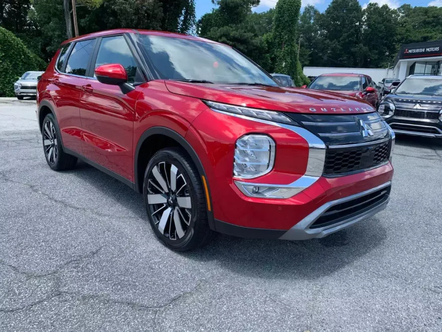 2025 Mitsubishi Outlander SE photo 1