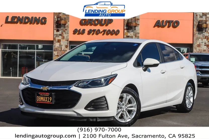 2019 Chevrolet Cruze LT photo 1