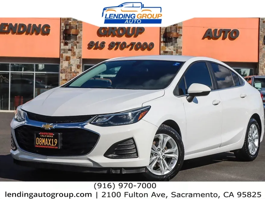 2019 Chevrolet Cruze LT photo 1