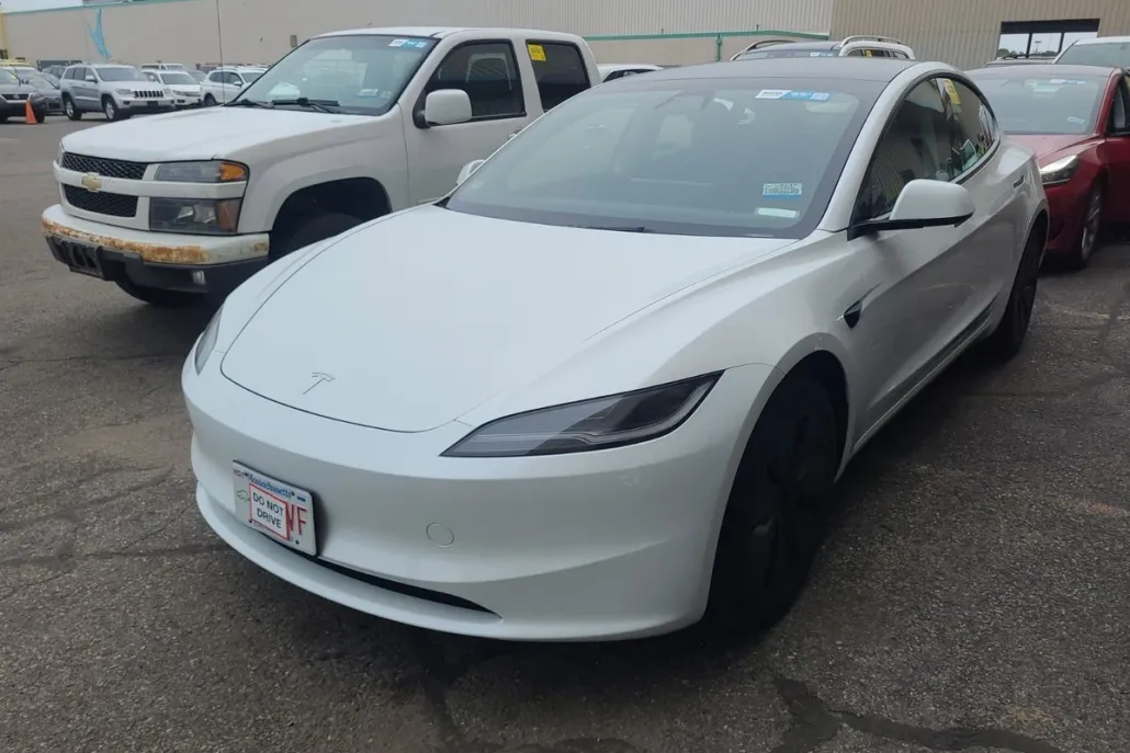 2024 Tesla Model 3 photo 1